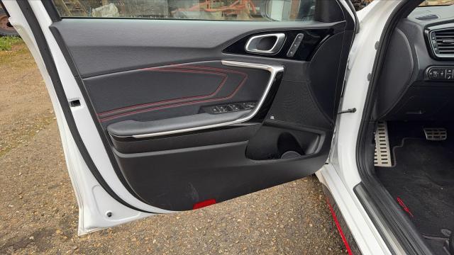 Kia Pro_cee'D image 1