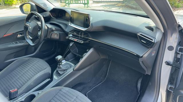 Peugeot 2008 image 8