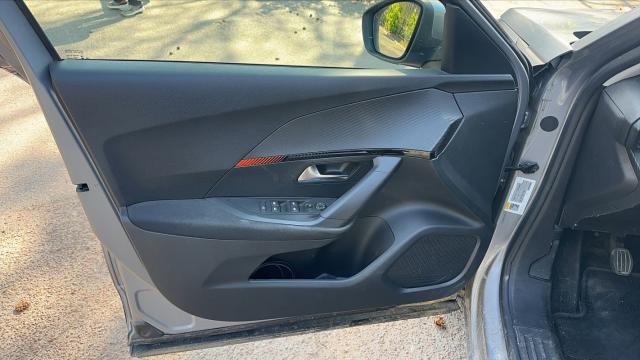 Peugeot 2008 image 2