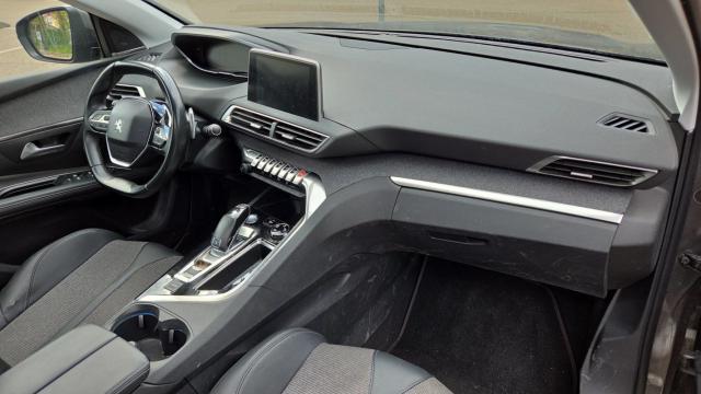 Peugeot 5008 image 1