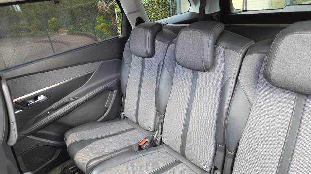 Peugeot 5008 image 2