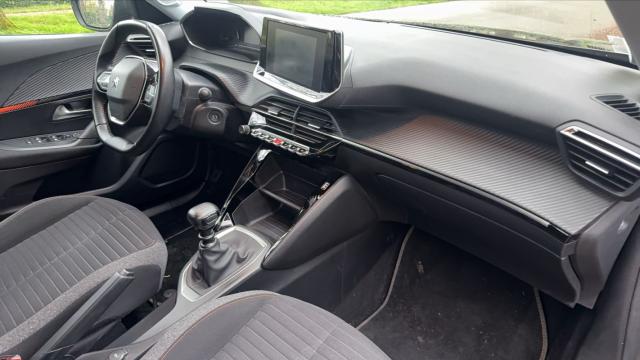 Peugeot 2008 image 2