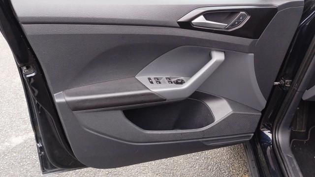 Volkswagen T-Cross image 2