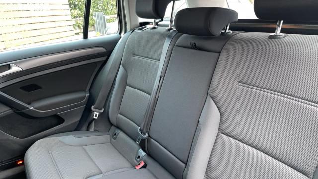 Volkswagen Golf Sw image 9