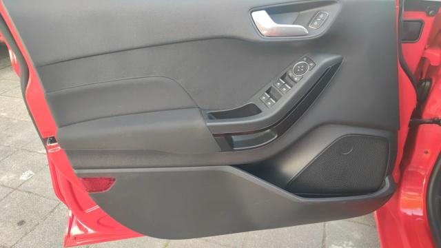 Ford Fiesta image 2