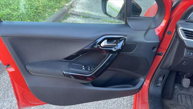 Peugeot 208 image 7