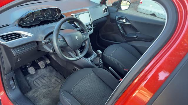 Peugeot 208 image 6