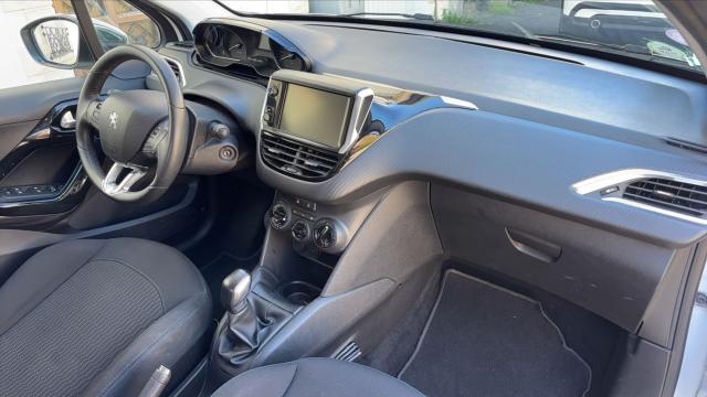 Peugeot 208 image 1
