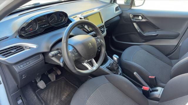 Peugeot 208 image 7