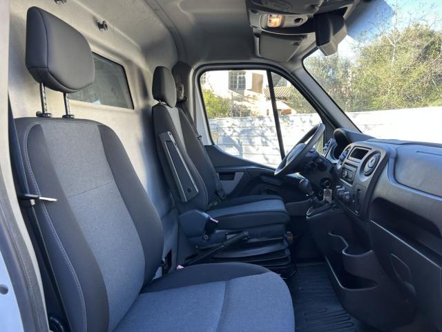 Renault Master image 8