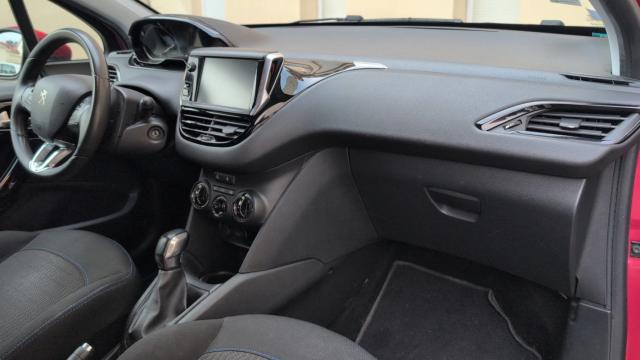 Peugeot 208 image 3
