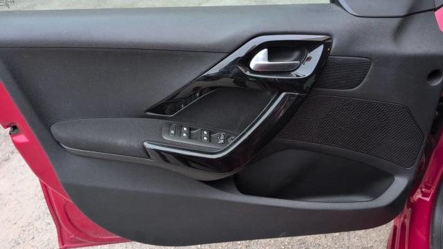 Peugeot 208 image 4
