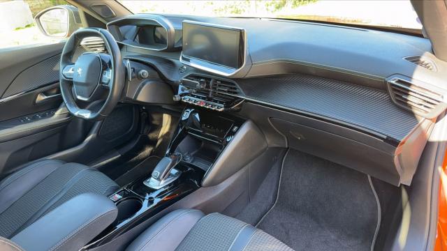 Peugeot 2008 image 8