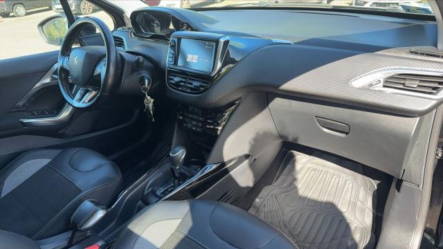 Peugeot 2008 image 2