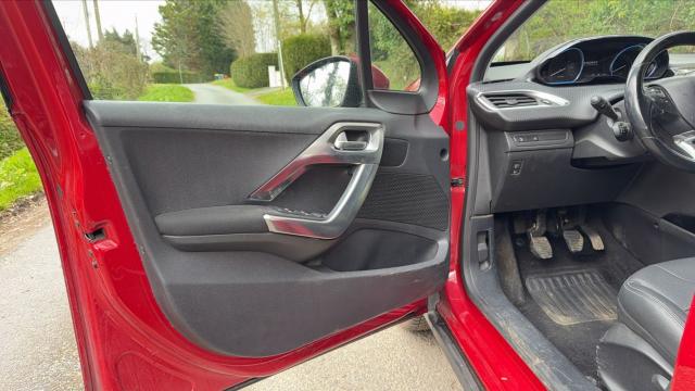 Peugeot 2008 image 2