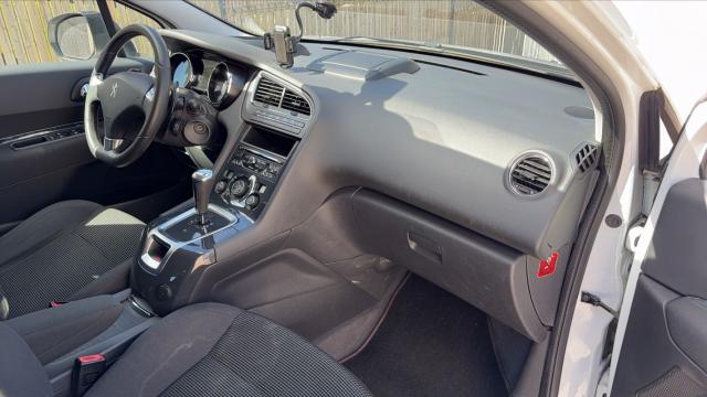 Peugeot 5008 image 9