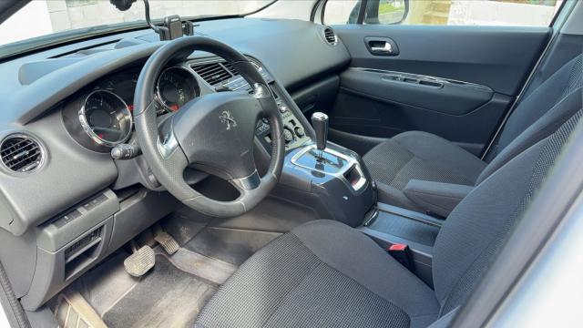 Peugeot 5008 image 8