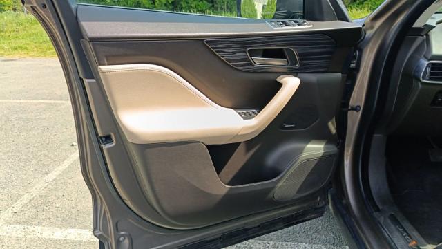 Jaguar F-Pace image 4