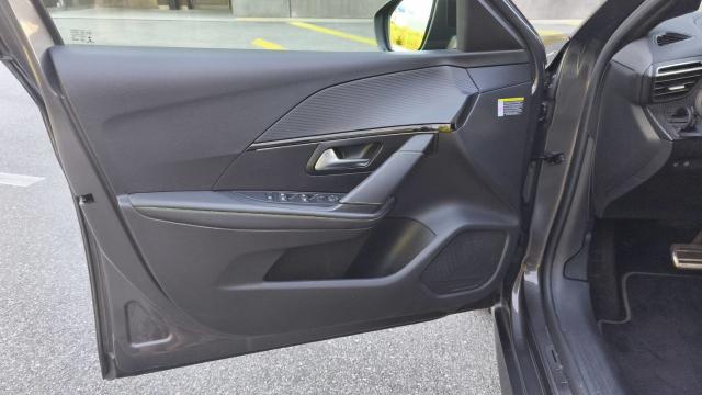 Peugeot 208 image 7