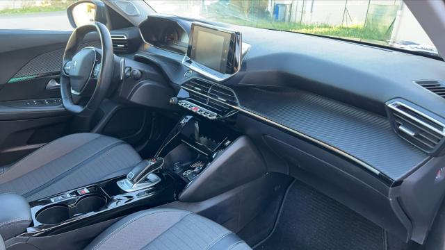 Peugeot 2008 image 8