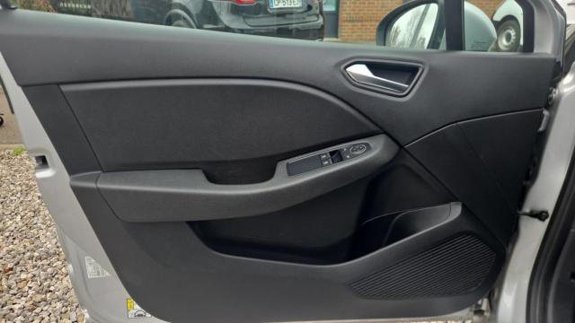 Renault Clio image 8