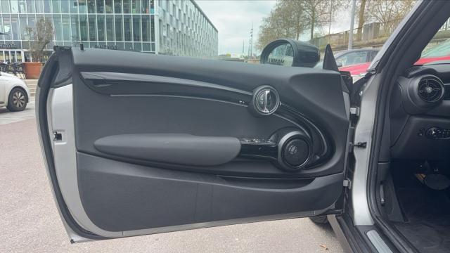 Mini Cabrio image 2