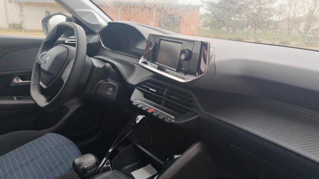Peugeot 208 image 1