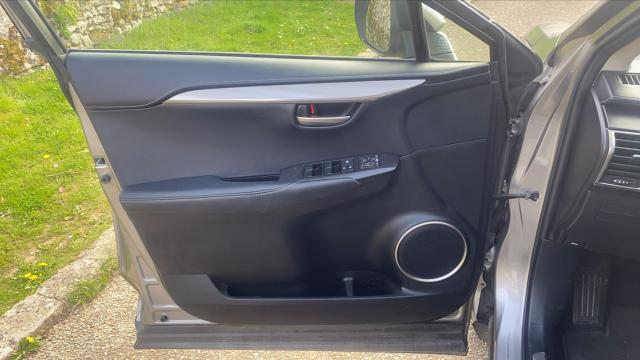 Lexus Nx 300h image 3