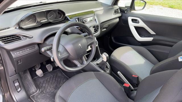 Peugeot 208 image 8