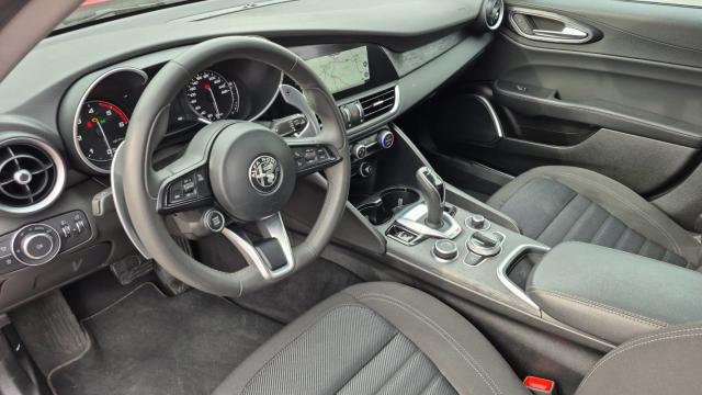 Alfa Romeo Giulia image 4