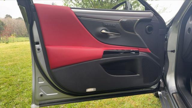 Lexus Es image 2