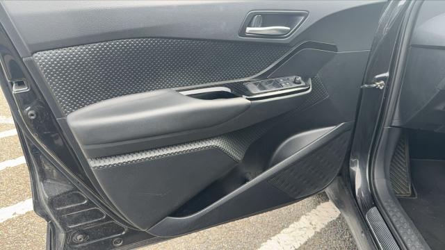 Toyota C-Hr image 2