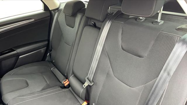 Ford Mondeo image 8