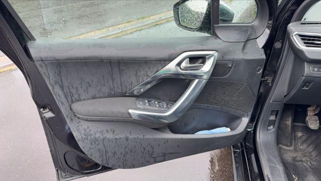 Peugeot 2008 image 8