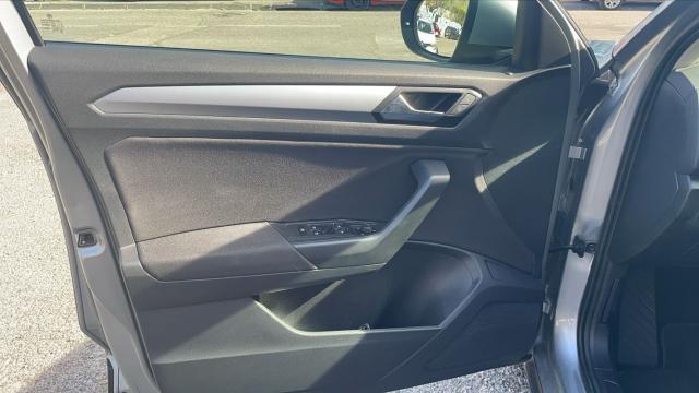 Volkswagen T-Roc image 2