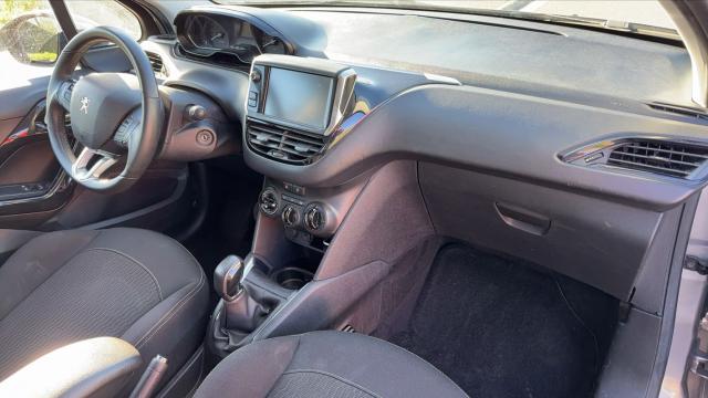 Peugeot 208 image 9