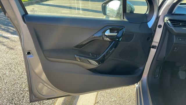 Peugeot 208 image 4