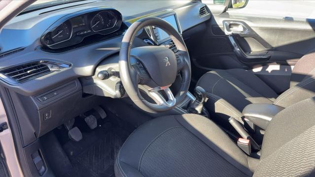 Peugeot 208 image 3