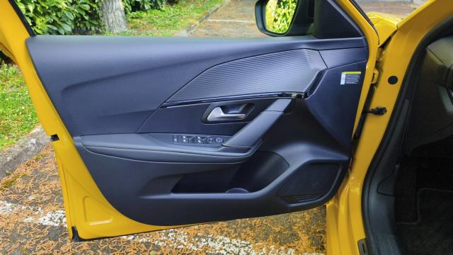 Peugeot E-208 image 8