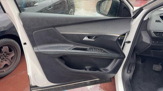 Peugeot 3008 image 2