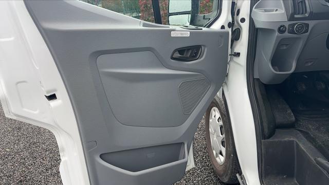 Ford Transit image 4
