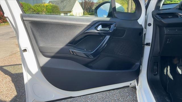 Peugeot 208 image 1