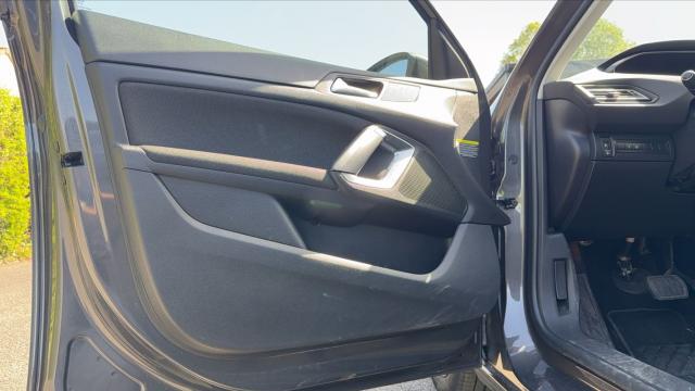 Peugeot 308 image 2