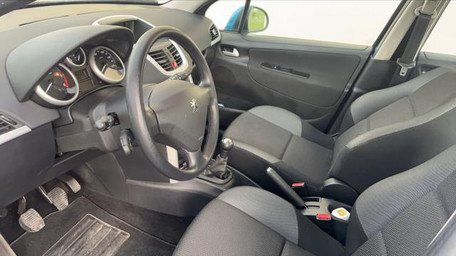 Peugeot 207 image 2