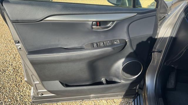 Lexus Nx 300h image 4