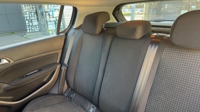 Peugeot 308 image 2