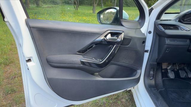 Peugeot 208 image 7