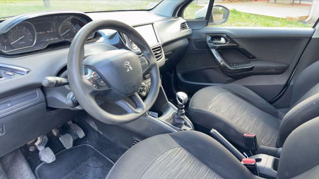 Peugeot 208 image 1