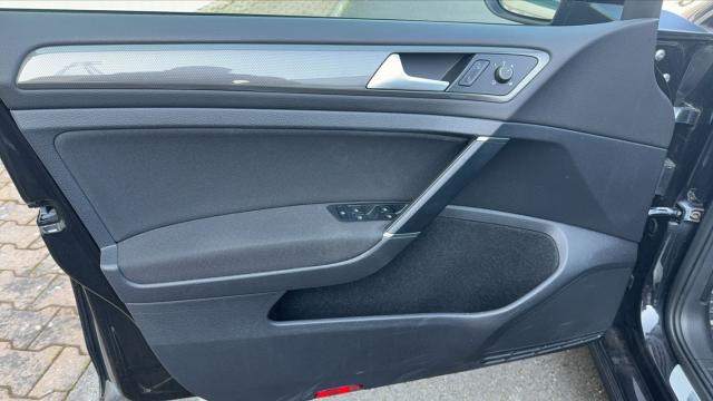Volkswagen Golf image 6