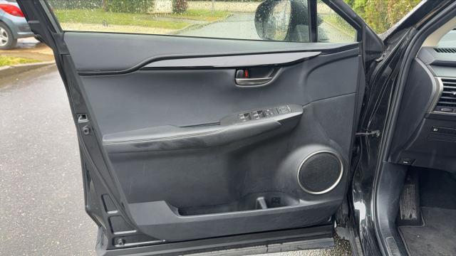 Lexus Nx 300h image 2